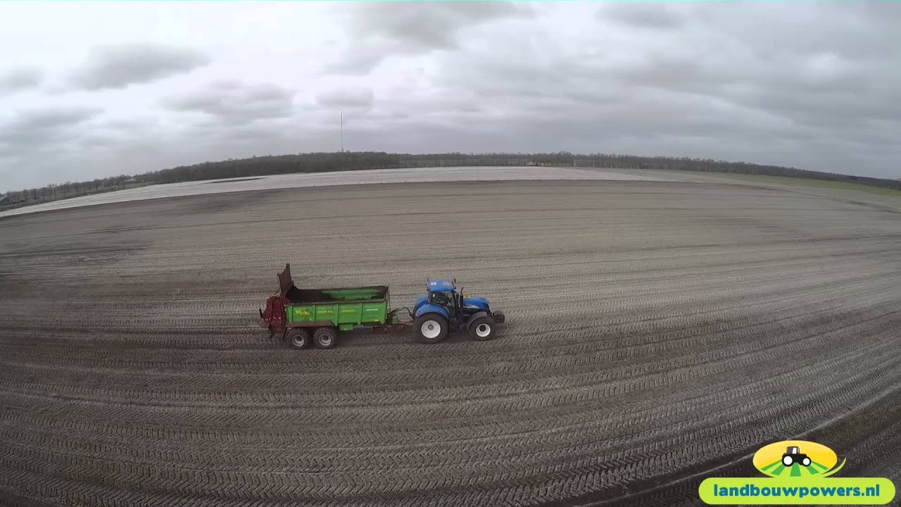 Loonbedrijf Meilof Smilde aan het compost strooien