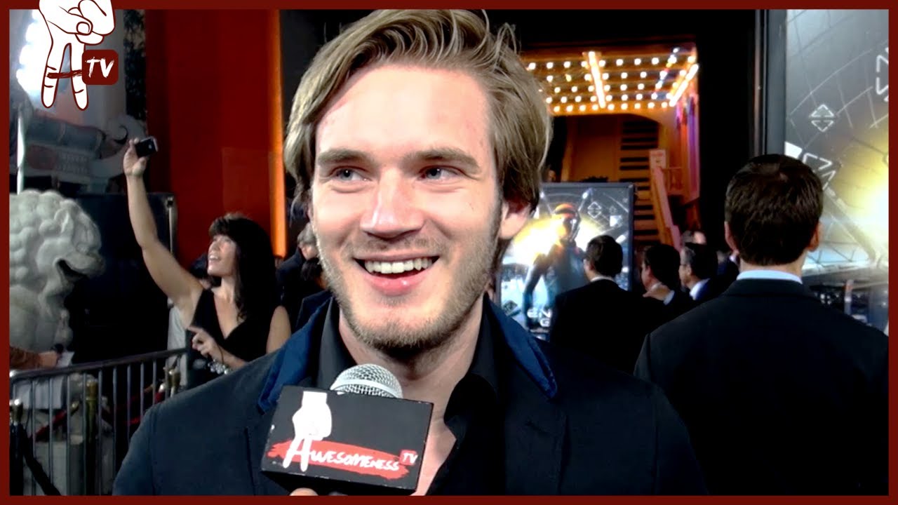 PEWDIEPIE and the CAST OF ENDER'S GAME talk FANGIRLING!