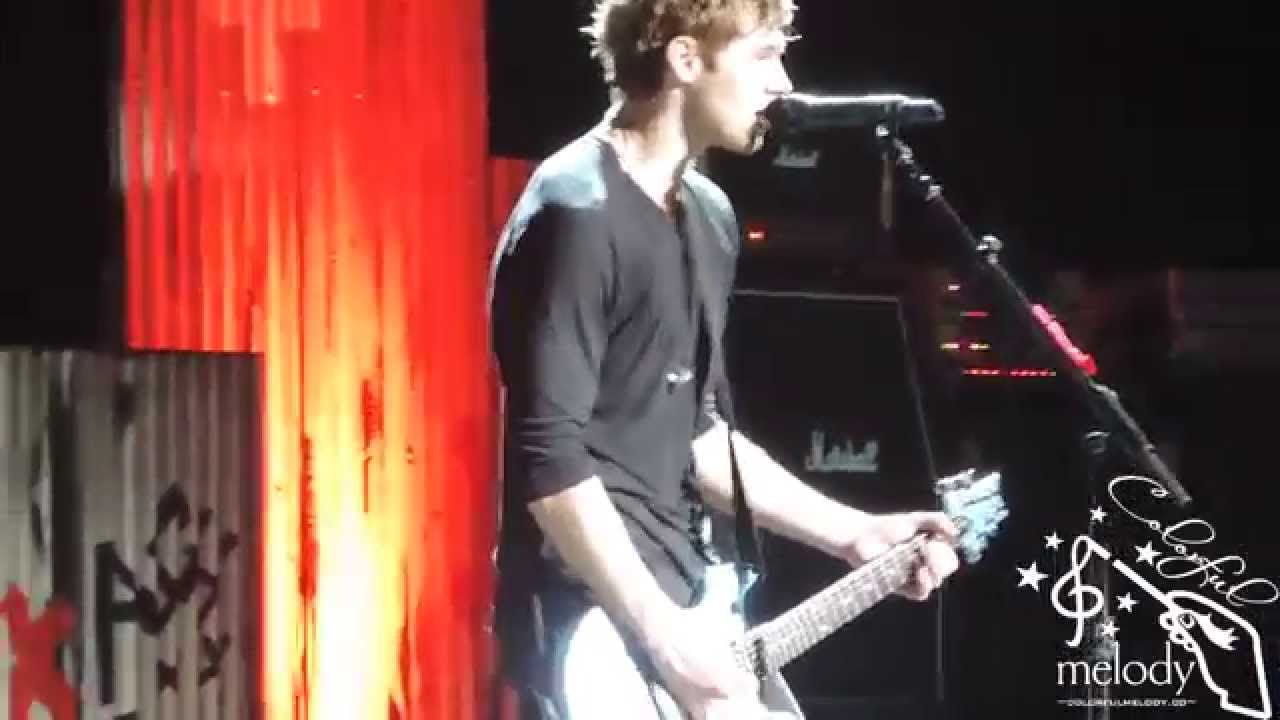 5 Seconds of Summer - She Looks So Perfect LIVE 9/7/15 in Virginia Beach