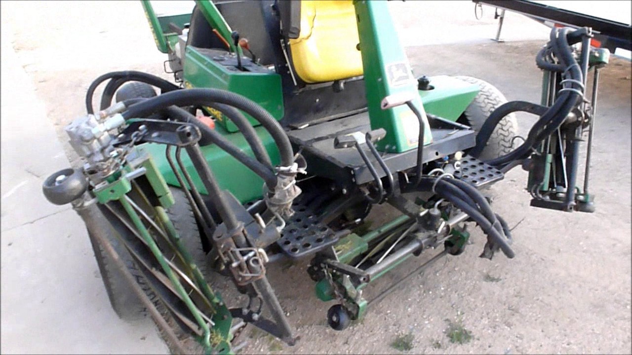 John Deere 3215A