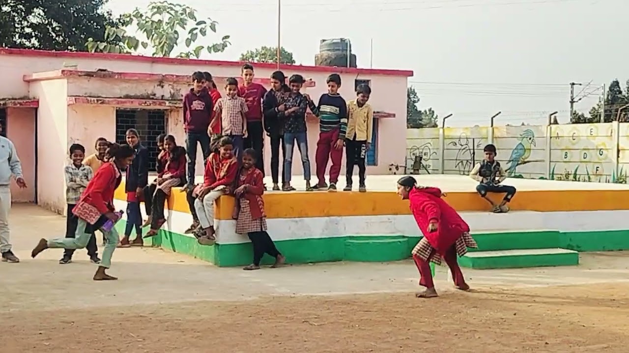 त्रिकोणीय बॉटल खेल 