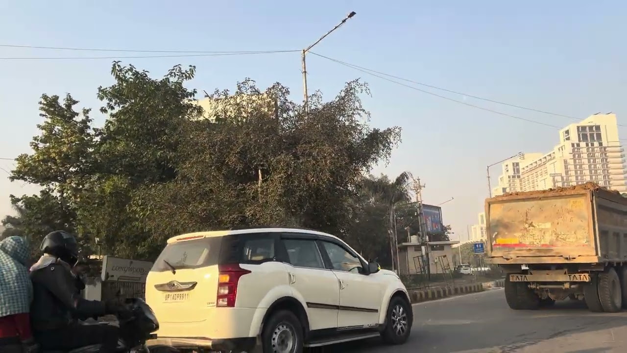 सूरज की किरणे आज धरती को चूम कर मानेगा 