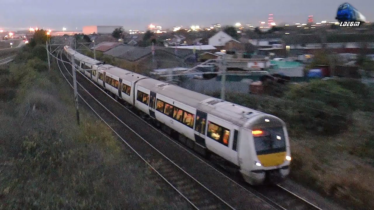 Două Trenuri C2C &Icirc;n Tilbury, UK 🚄🚊 Two C2C Trains in Tilbury, UK - 20 November 2023