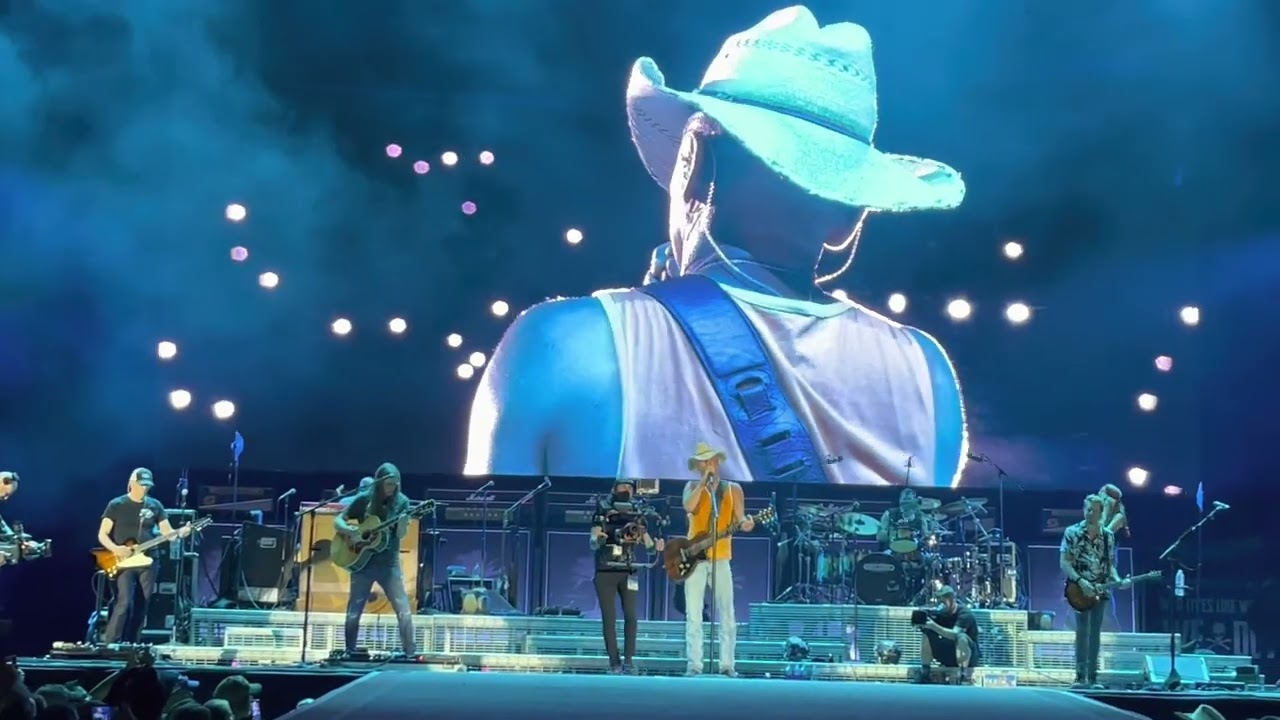 Kenny Chesney Denver 2022 - Anything But Mine