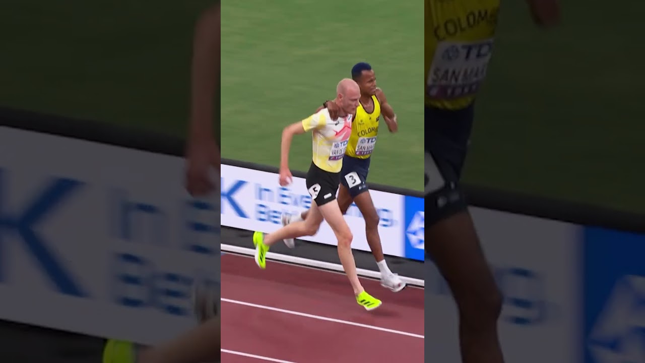 Brothers in arms, Belgian steeplechaser supports Colombian competitor to the line ❤️ #sports
