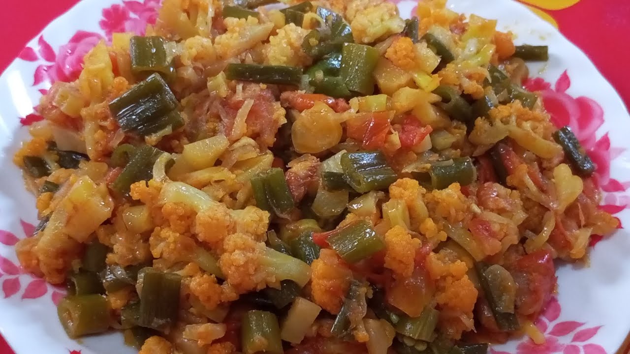 ফুলকপি দিয়ে মিক্স সবজি। Mix vegetable. 