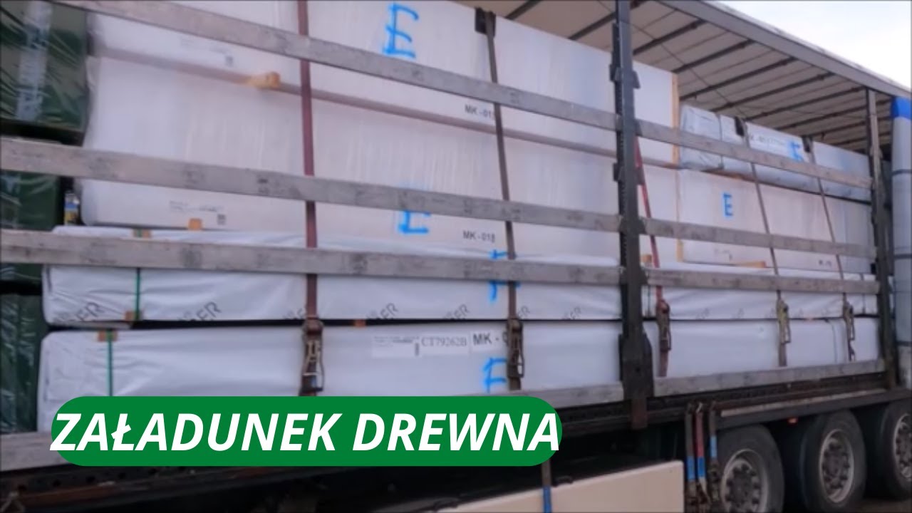 ZAŁADUNEK DREWNA/DESZCZ I PORYWISTY WIATR