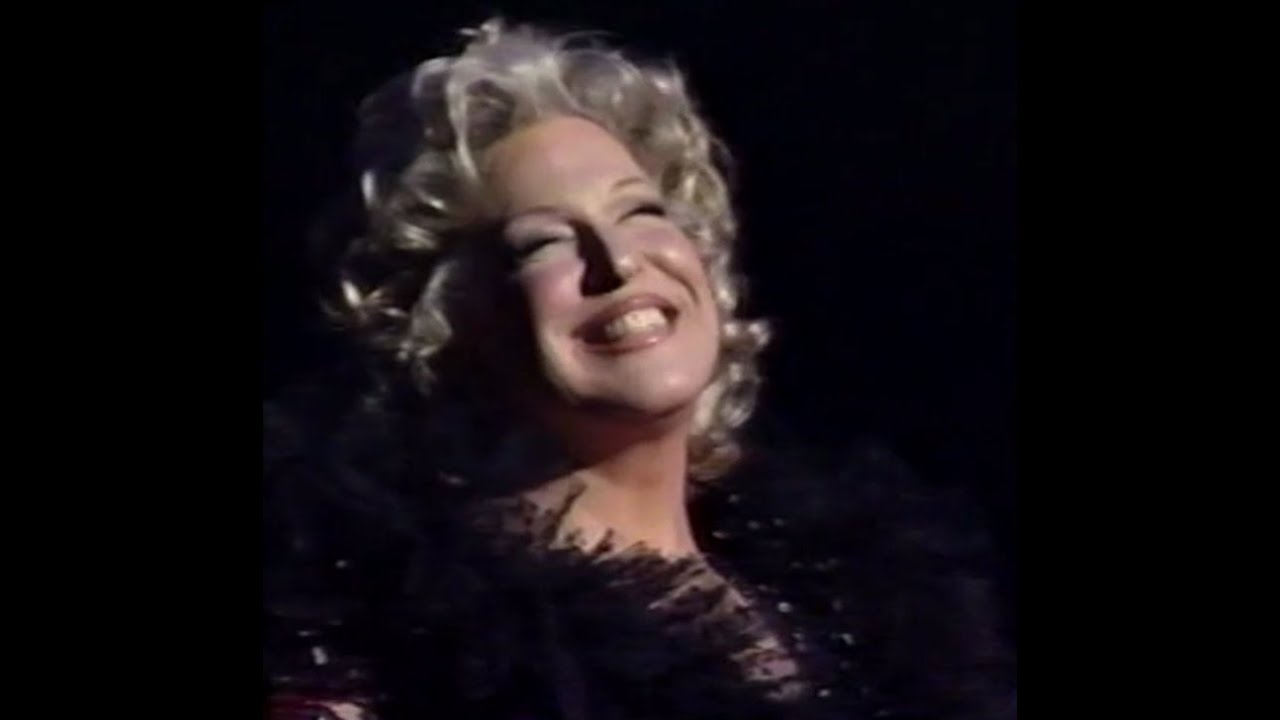 Bette Midler - From A Distance / I´m Beautiful / You Make Me Feel (Live Divine Miss Millenium)