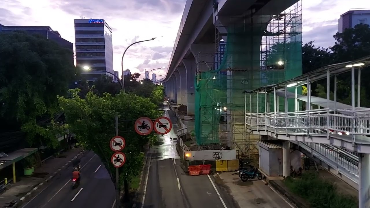 PROGRES PEMBANGUNAN JARINGAN INFRASTRUKTUR LRT FASE 1B VELODROME - MANGGARAI DI RUAS JALAN PRAMUKA
