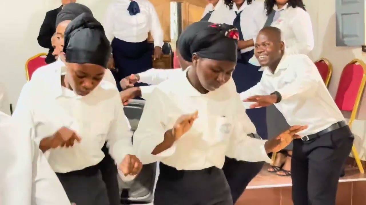 Jovens de Quelimane - Louvado seja o nosso Rei