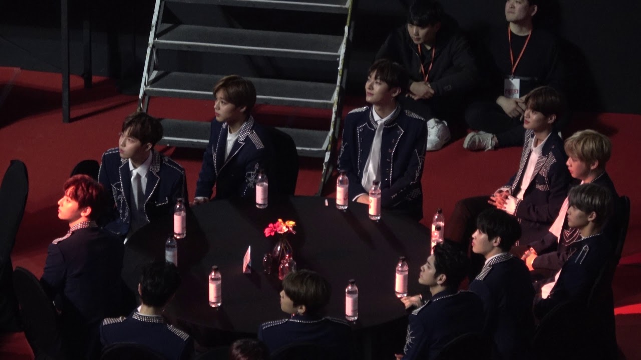 180214 가온차트시상식 워너원 대기석-음원부문 7,8,9월 (엑소-영상,선미,젝스키스) Wanna One Reaction to EXO, Sunmi, Sechskies award