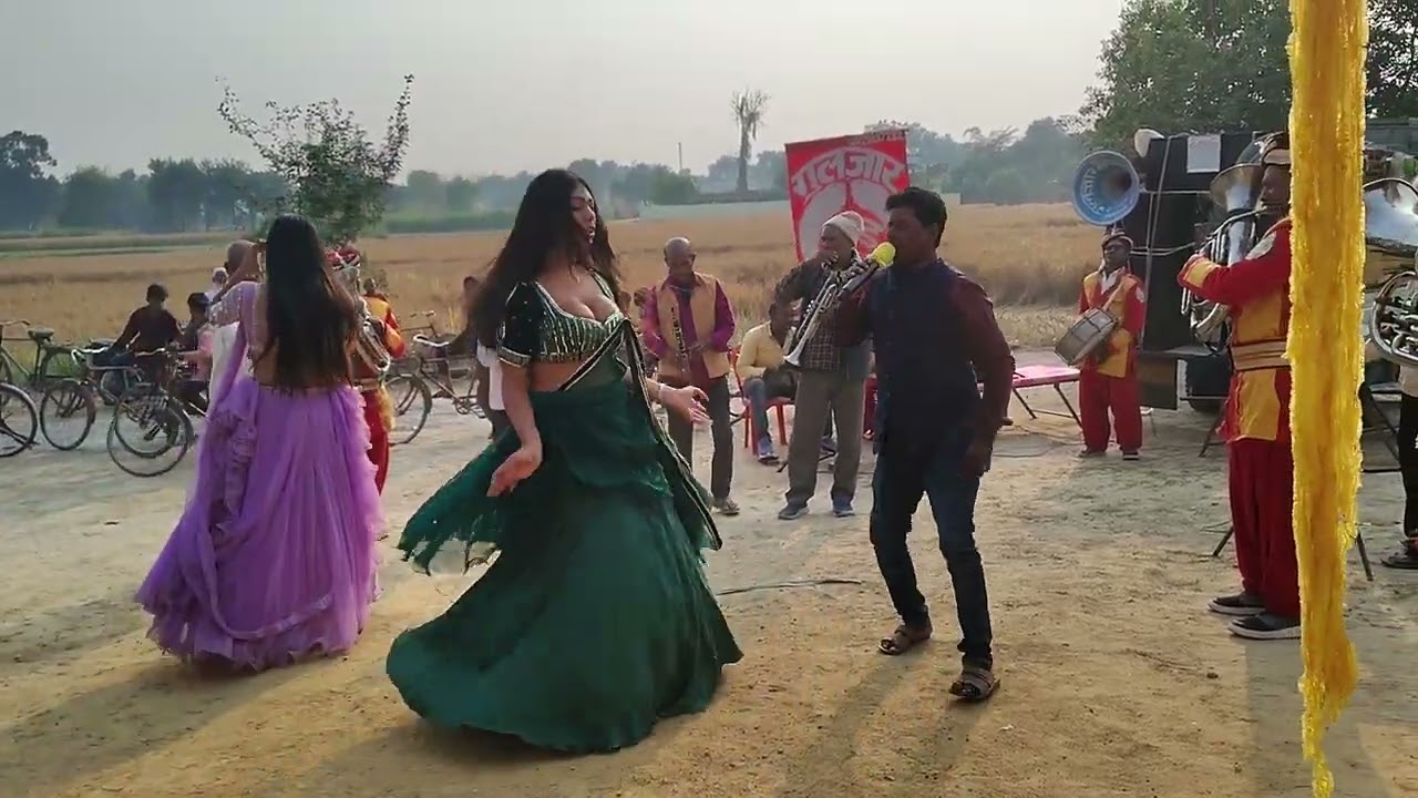 गुलजार बैंड का डांसरों का जलवा गुलजार बैंड नगपुरा बाजार रसड़ा बलिया उत्तर प्रदेश 