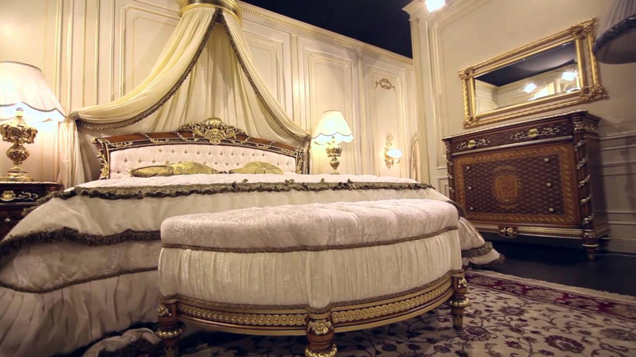 Classic bedroom in walnut Louis XVI Noce e Intarsi: the luxury meets the night area