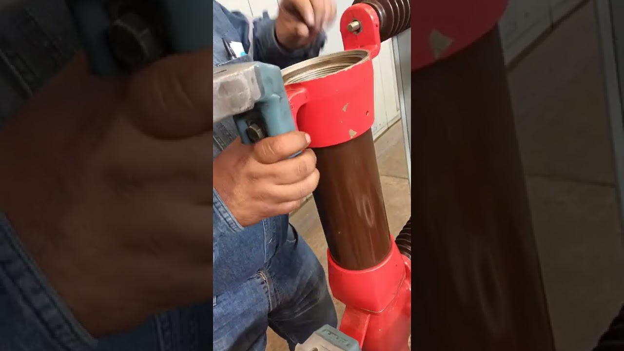 Segunda parte de mantenimiento ha un interruptor de potencia 23Kv 1200 Amp