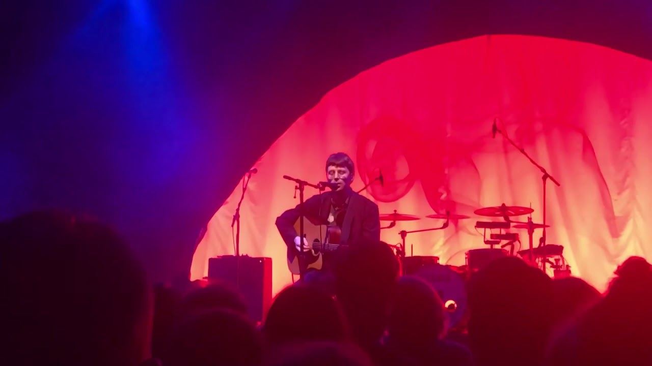 Albin Lee Meldau Kan man älska nån på avstånd (Vikingarna) Göteborg 2019 Shure MV88 Condencer Mic
