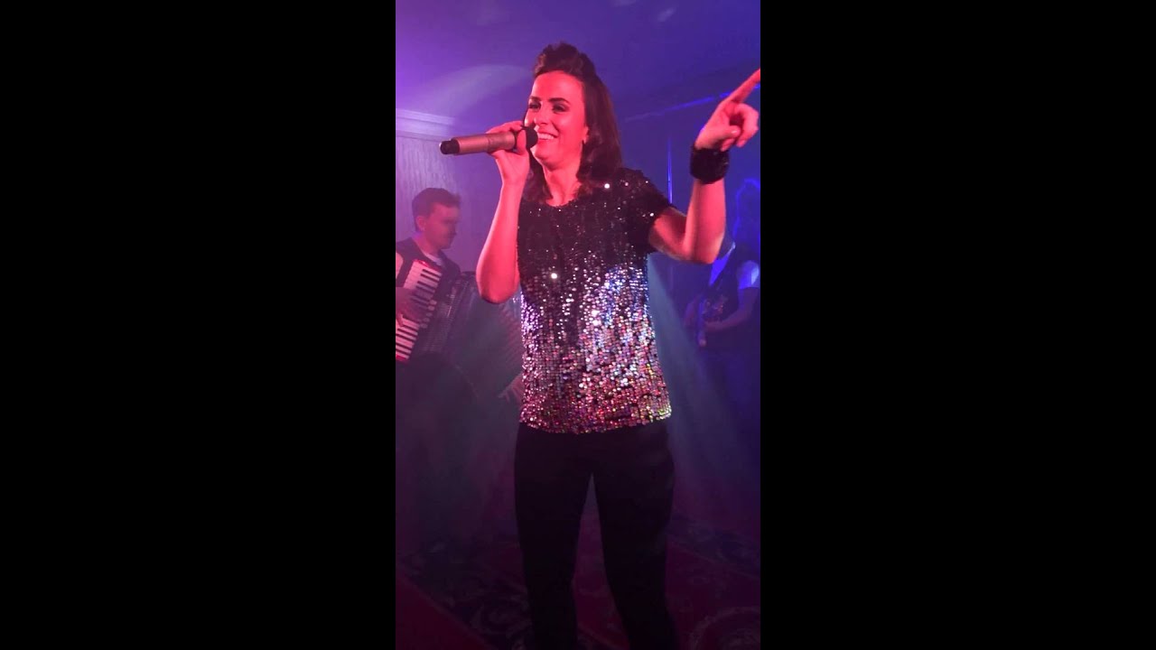 LISA MCHUGH LIVE IN ADARE 22 11 15 WAKE ME UP