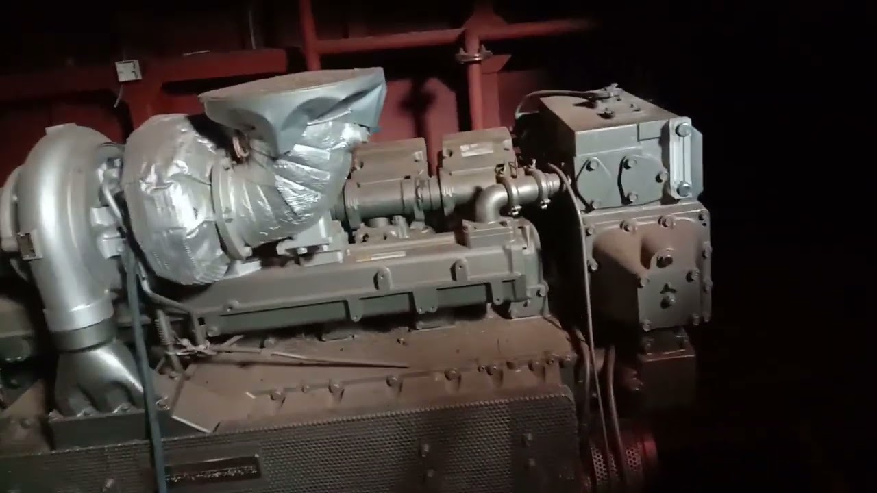 Proses Pemasangan Mesin Induk Kapal Tugboat