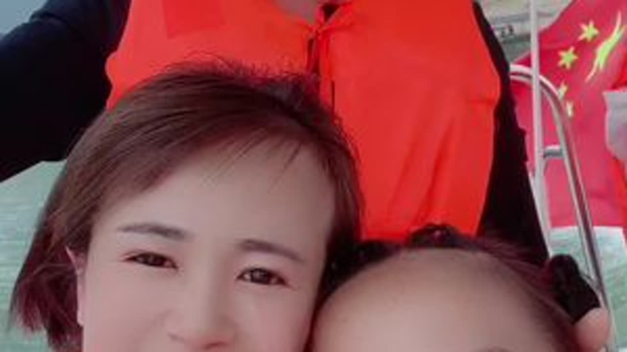 领着萱萱和朋友们一起去江边玩 萱萱玩的很开心#好山好水好心情 #记录旅行时光