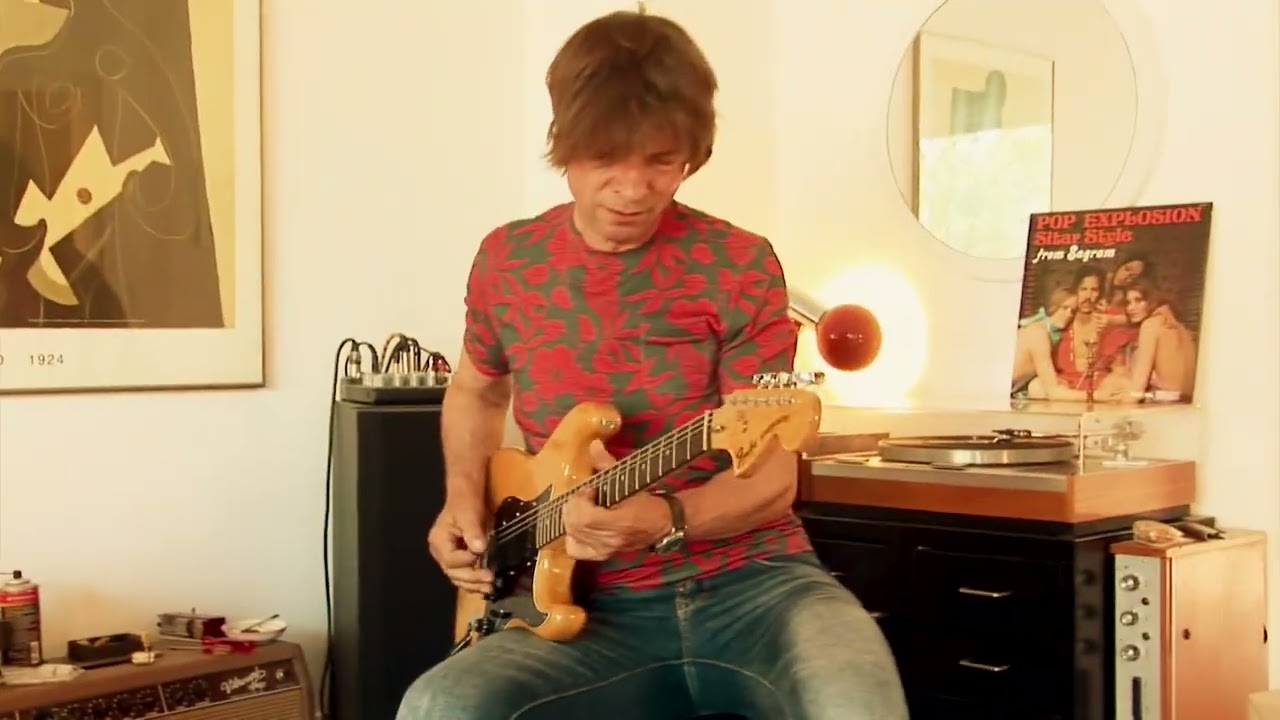 1977 Fender Stratocaster (natural, hardtail)