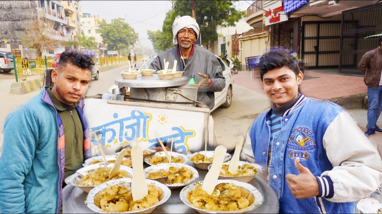 Bulandshahr Street Kanji Vada Eating Challenge | No One Eat More Then 10 Plait Kanji Vada