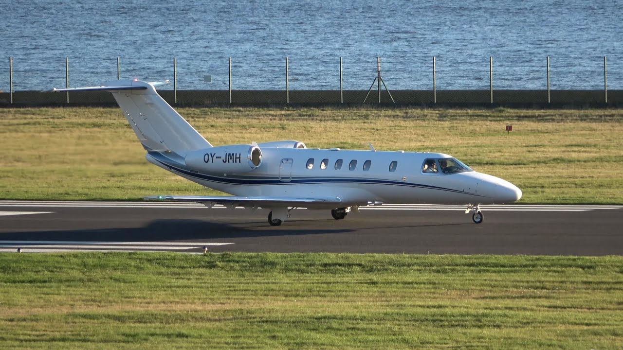 (4K) Planespotting At Dundee Airport!
