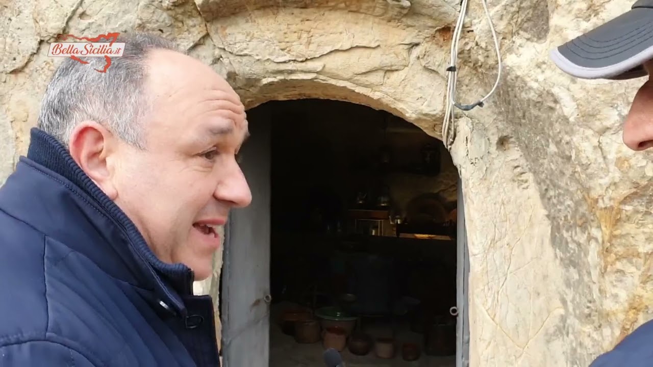 Questa casa scavata nella roccia, ci lascia senza parole
