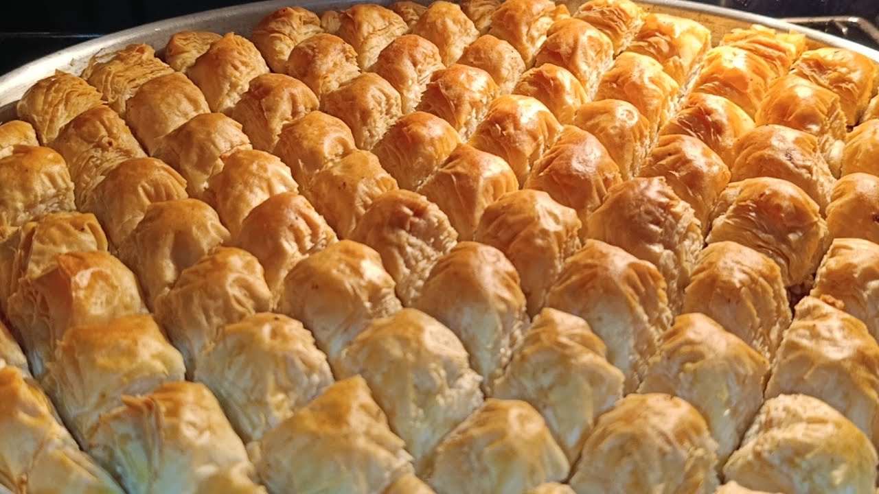Az Malzeme İle BAYRAMA Herkesin Yapabileceği Çıtır Çıtır BAKLAVA Tarifi 💯