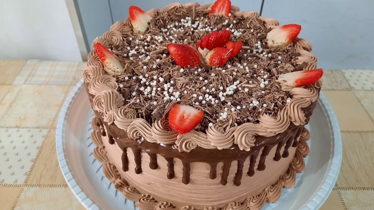 COMO DECORAR UM BOLO SIMPLES COM CHANTILLY DE CHOCOLATE...