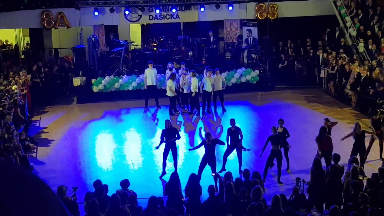 Nástup 8.A Maturitní ples Gymnázia Pardubice, Dašická 1. 2. 2020