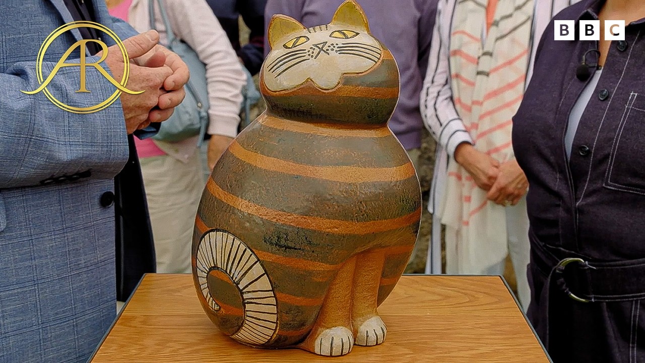 Expert Spots A Faint Mark On This &pound;21 Auction Find That Changes Everything | Antiques Roadshow UK