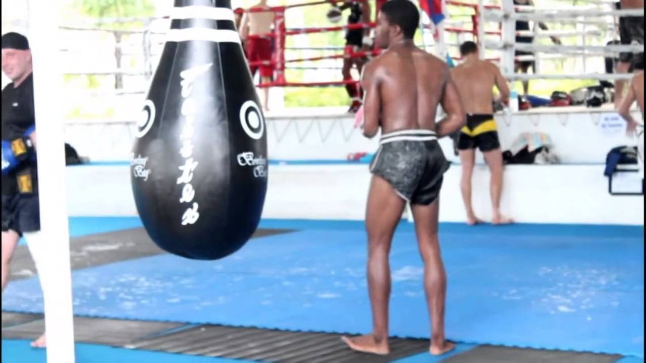 (Part 2) Muay Thai Documentary 8 Limbs: Life Of A Nak Muay HD