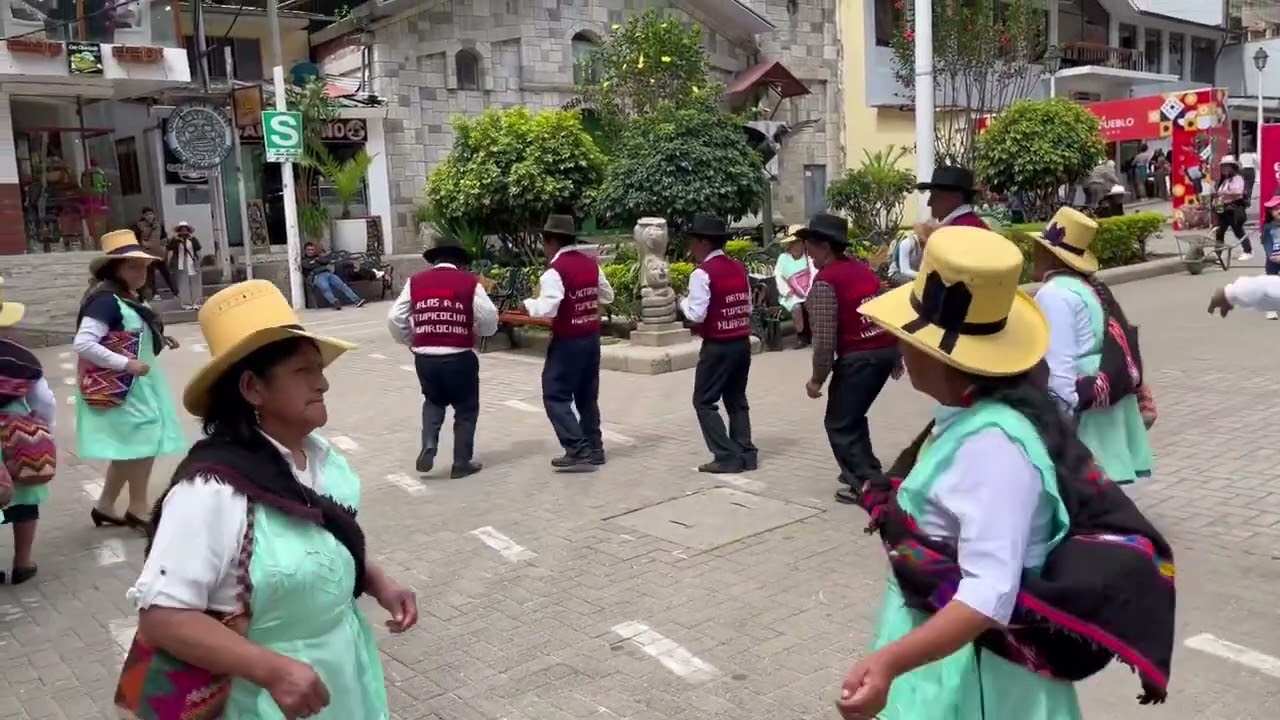 Las Curcuchas de San Andres de Tupicocha Hri, bailada por los pobladores de la tercera edad en Cuzco