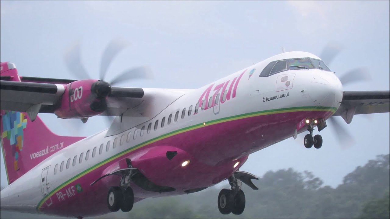 ATR-72-60 AZUL - (PR-AKF) AZUL-ROSA Pouso e Decolagem em Joinville 01/02/2020