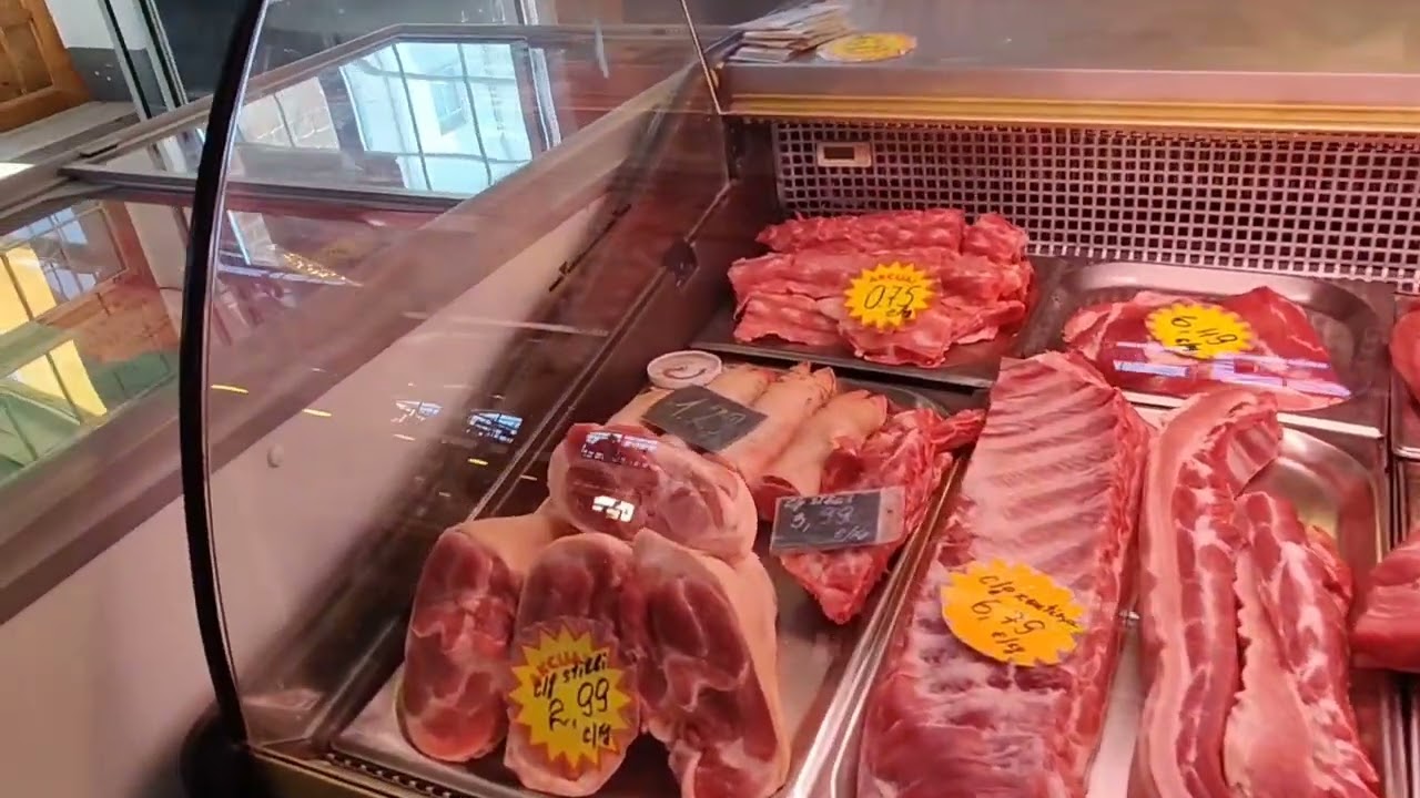 Рига, Агенскалнс. Преобразившийся,  модернизированный рынок.  Riga, Agenskalns. A modernized market.