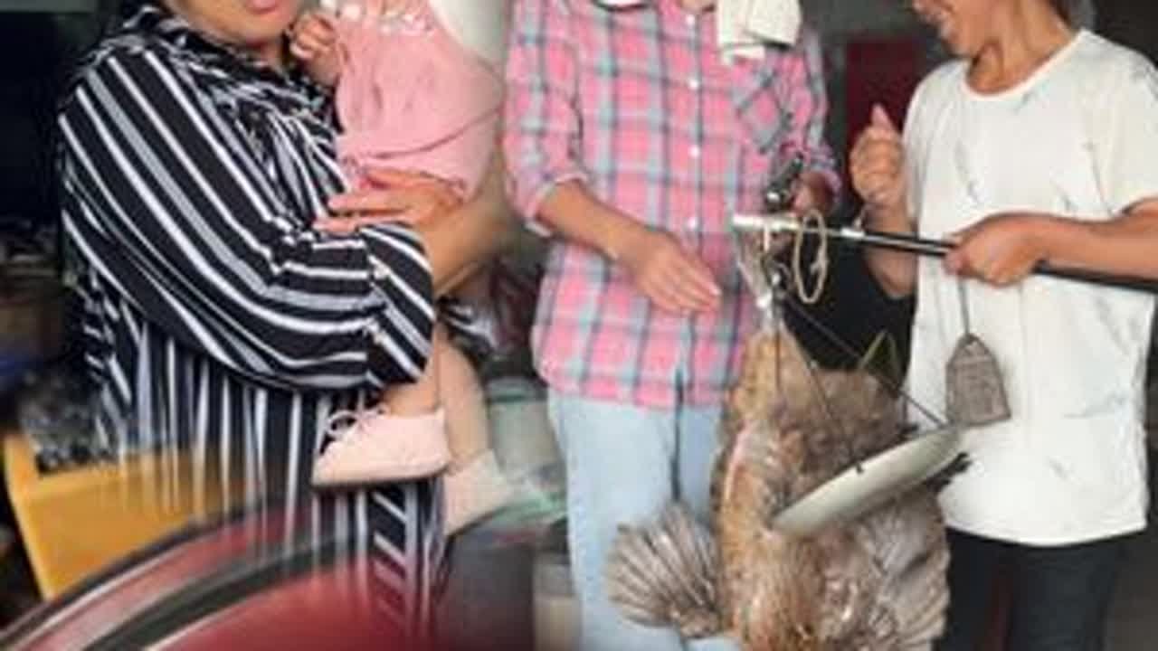 今天爸妈来家里，宝宝见到外婆很开心，连表情都看得出来是被外婆宠着的 #一家人忙忙活活又一天 #记录我的乡村生活 #三农耕耘计划 #幸福乡村丰收季 @斗音小助手 @斗音官号创作者 @斗音热门