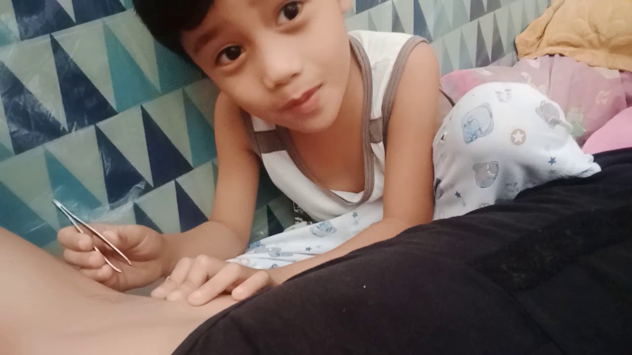 bunot kili-kili c pamangkin  😂 ang bilis nang kamay eiyy..