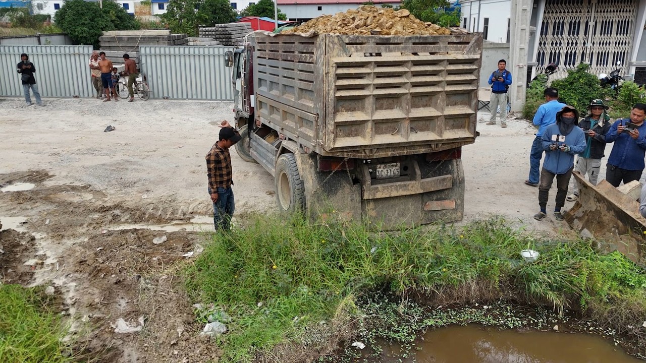 NICELY FULLY PROCESS! Delete land flooded Using Dump Trucks 5ton with Experts Bulldozer