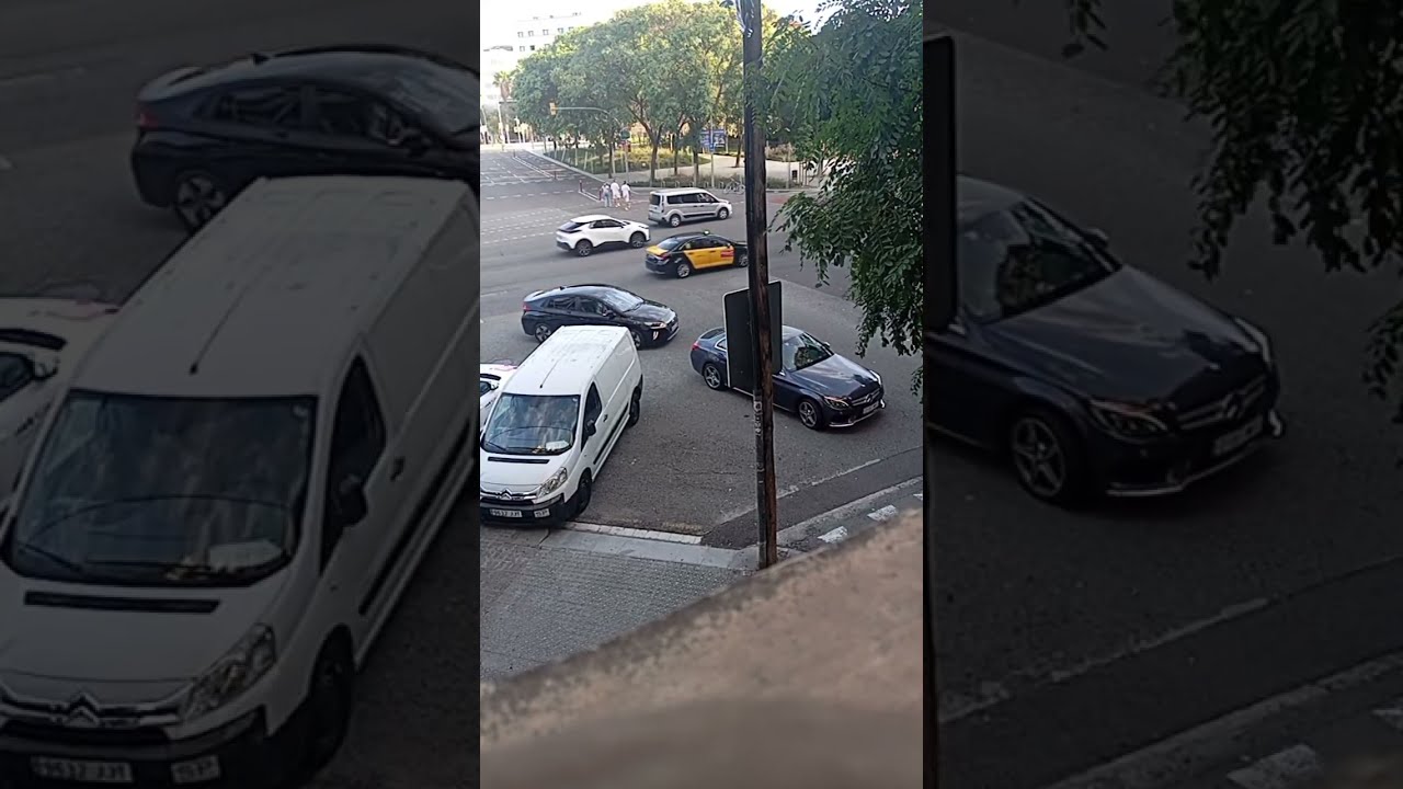¡oum Aron  está emitiendo en directo!