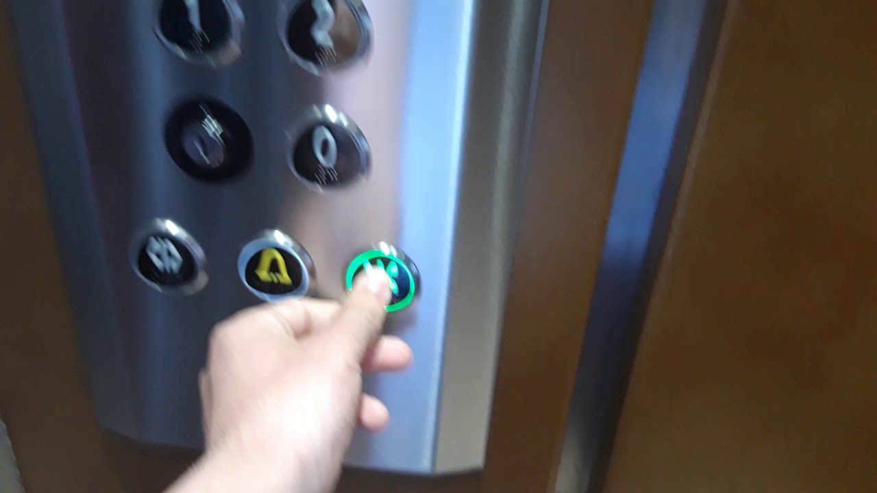 2 Eninter lifts in a building Els Arcs