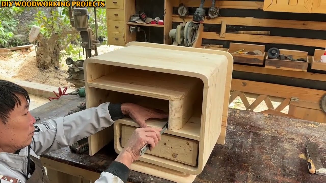 Home Interior Design Ideas Using Pallet Wood // How To Make A Modern Bedside Table