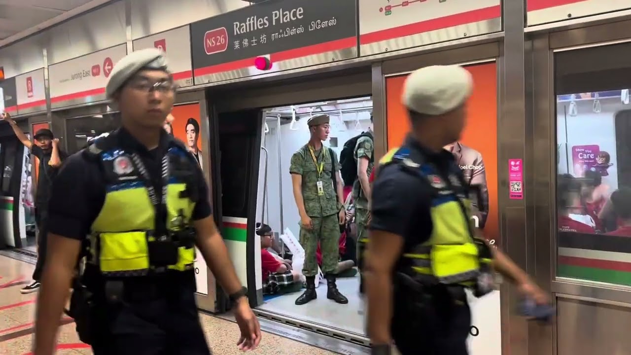 NE Show 3 NSEWL Chartered Trains at Raffles Place.