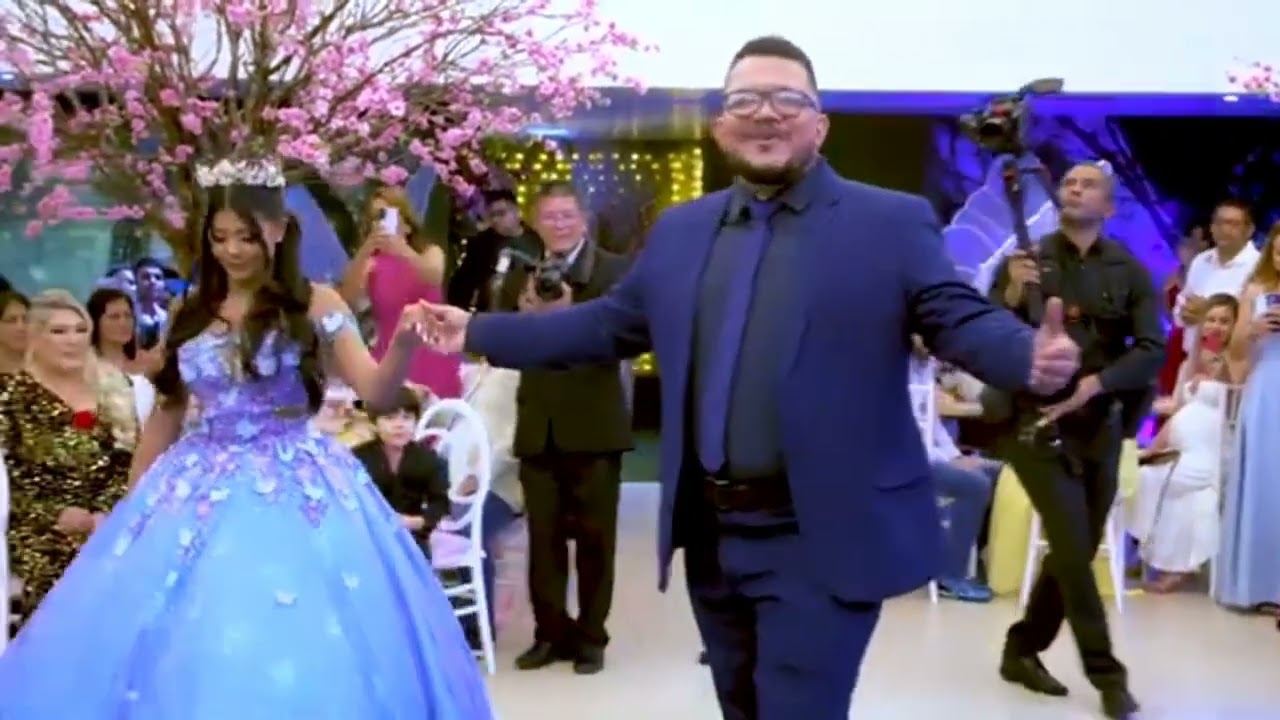 Melhor Homenagem de 15 anos de pai pra filha, cantando e dançando música 