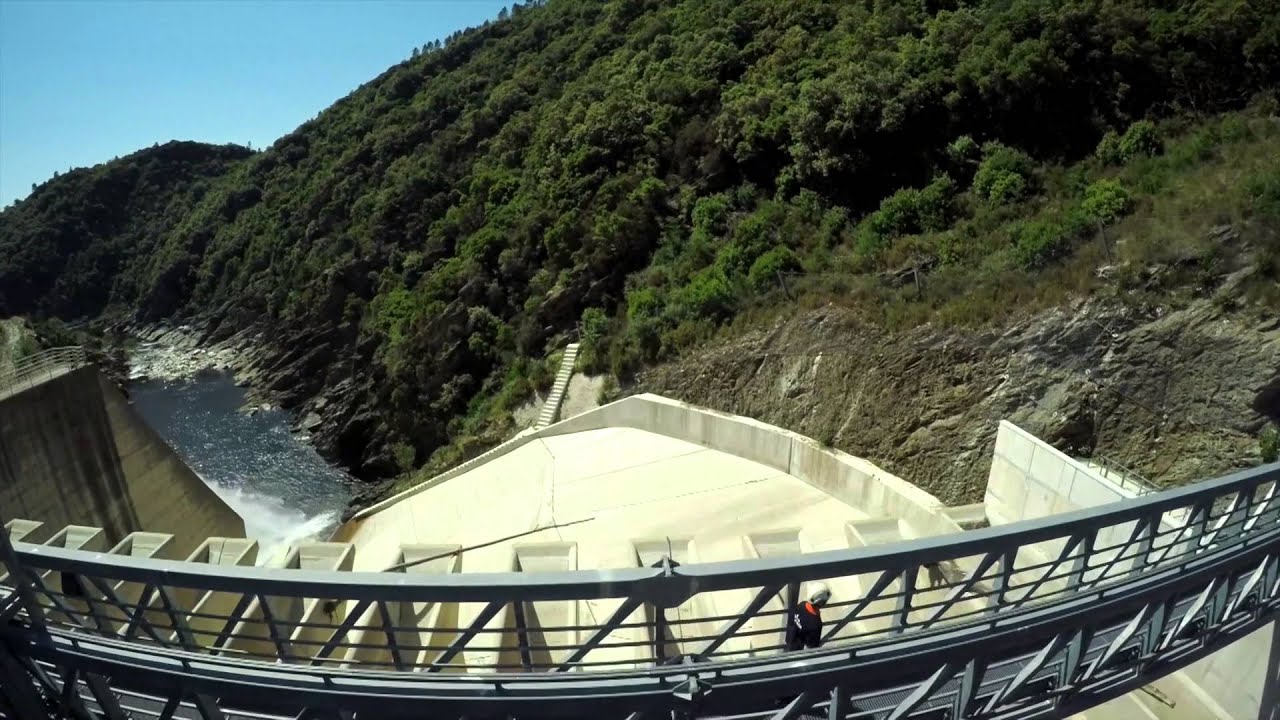 Les aménagements hydroélectriques EDF de l'Ardèche vus du ciel