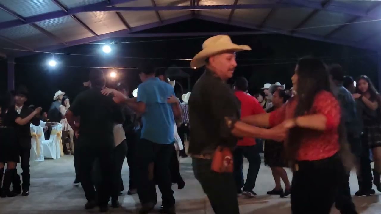 Mix de cumbias tropical del bravo José Morales el Principe de los Teclados 