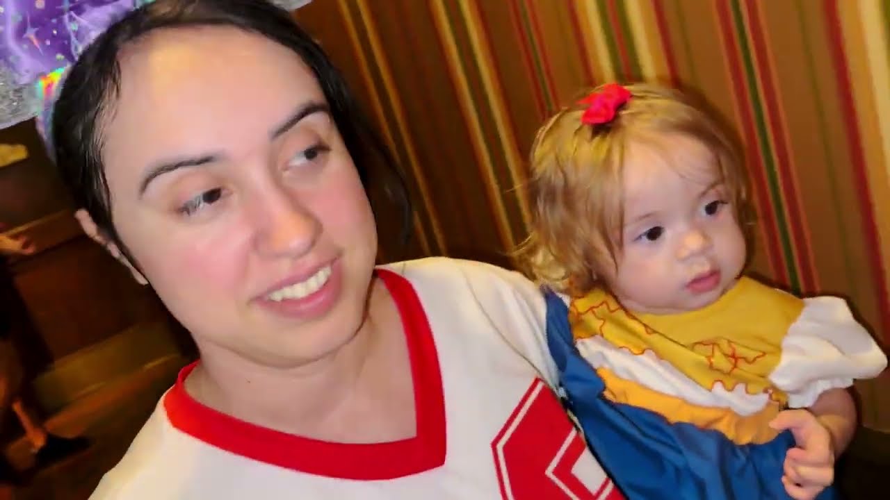 A MINHA FILHA HAILEY PERDEU o SAPATO na DISNEY! *Chorou muito! Pai Também Vloga