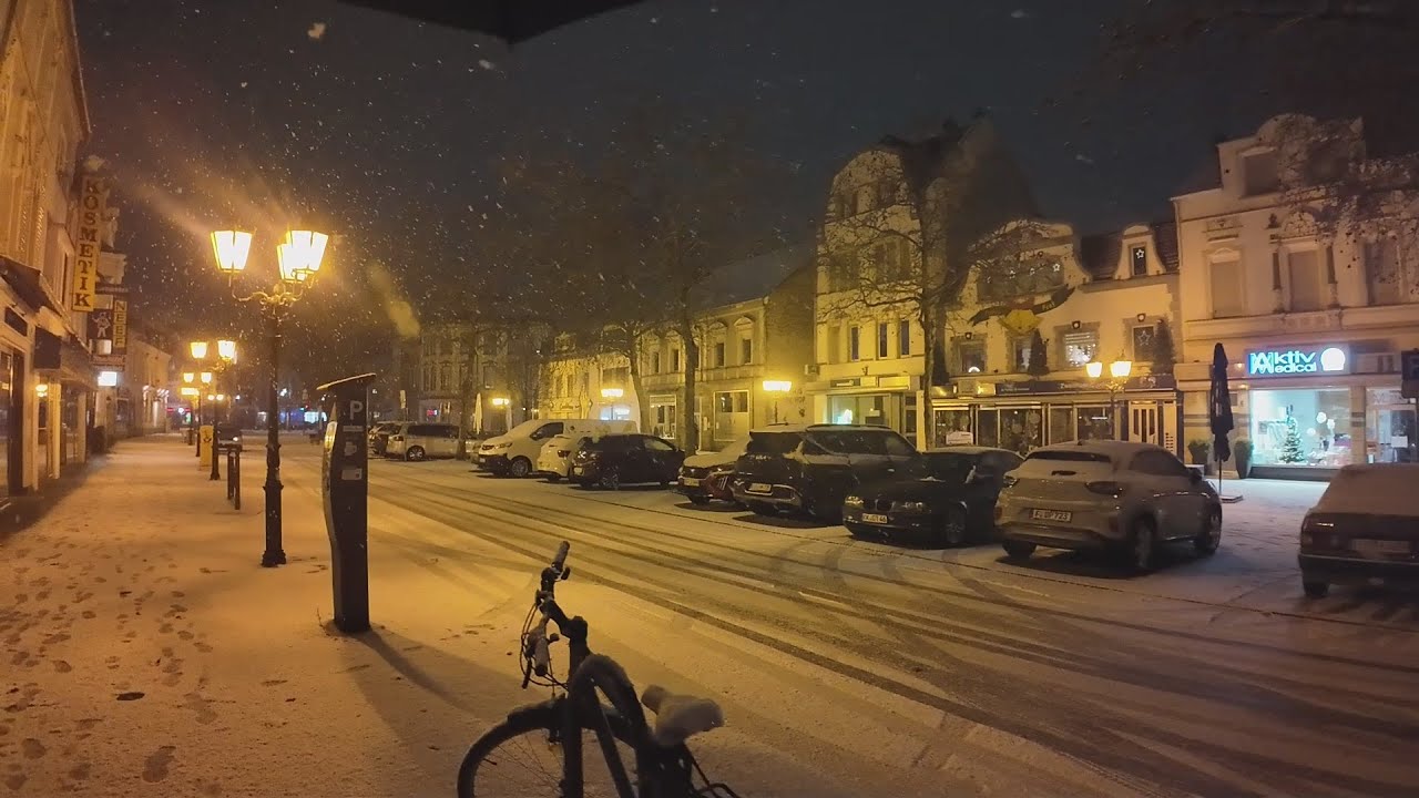 Am Abend hat es in Viersen frisch geschneit, und es schneit immer noch. | 4K UHD 60fps |