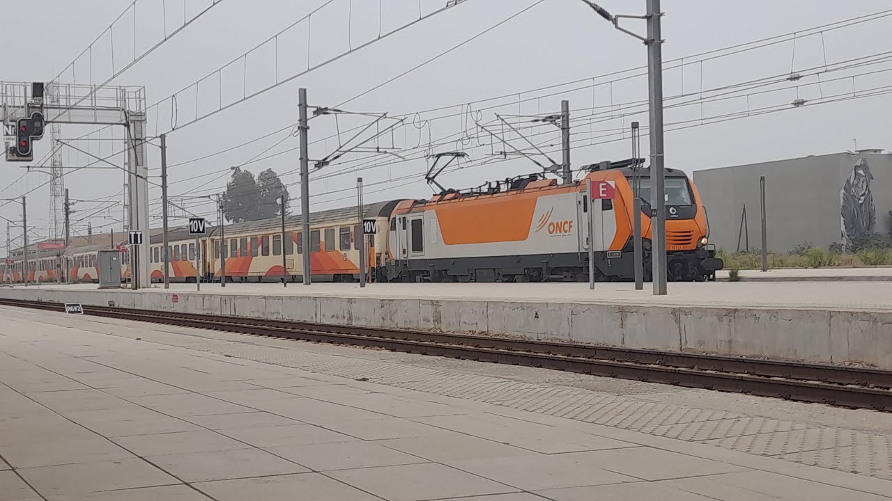 Alstom E-1418 Prima II, assure le train N&deg;103 entre K&eacute;nitra.