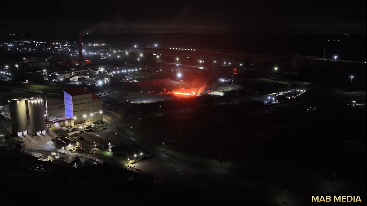 LIGHTING UP THE NIGHT SKY AT SCUNTHORPE STEELWORKS