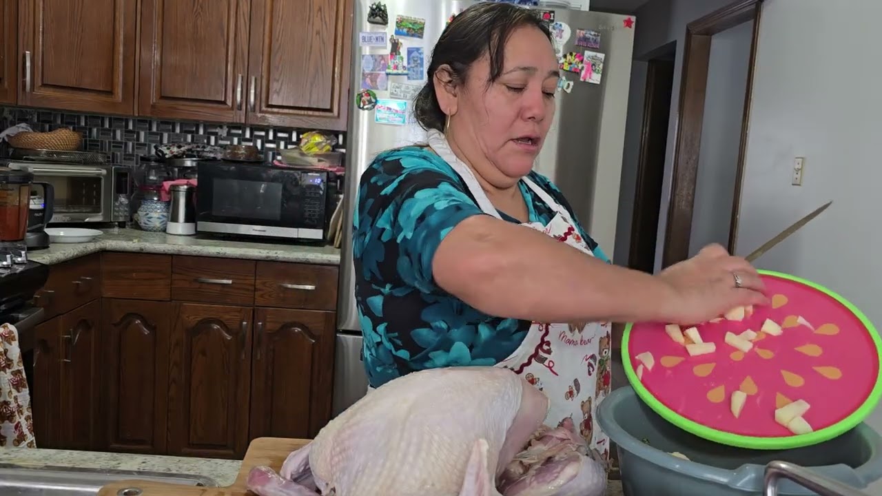Cocinando un pavo.(Cooking  a turkey).
