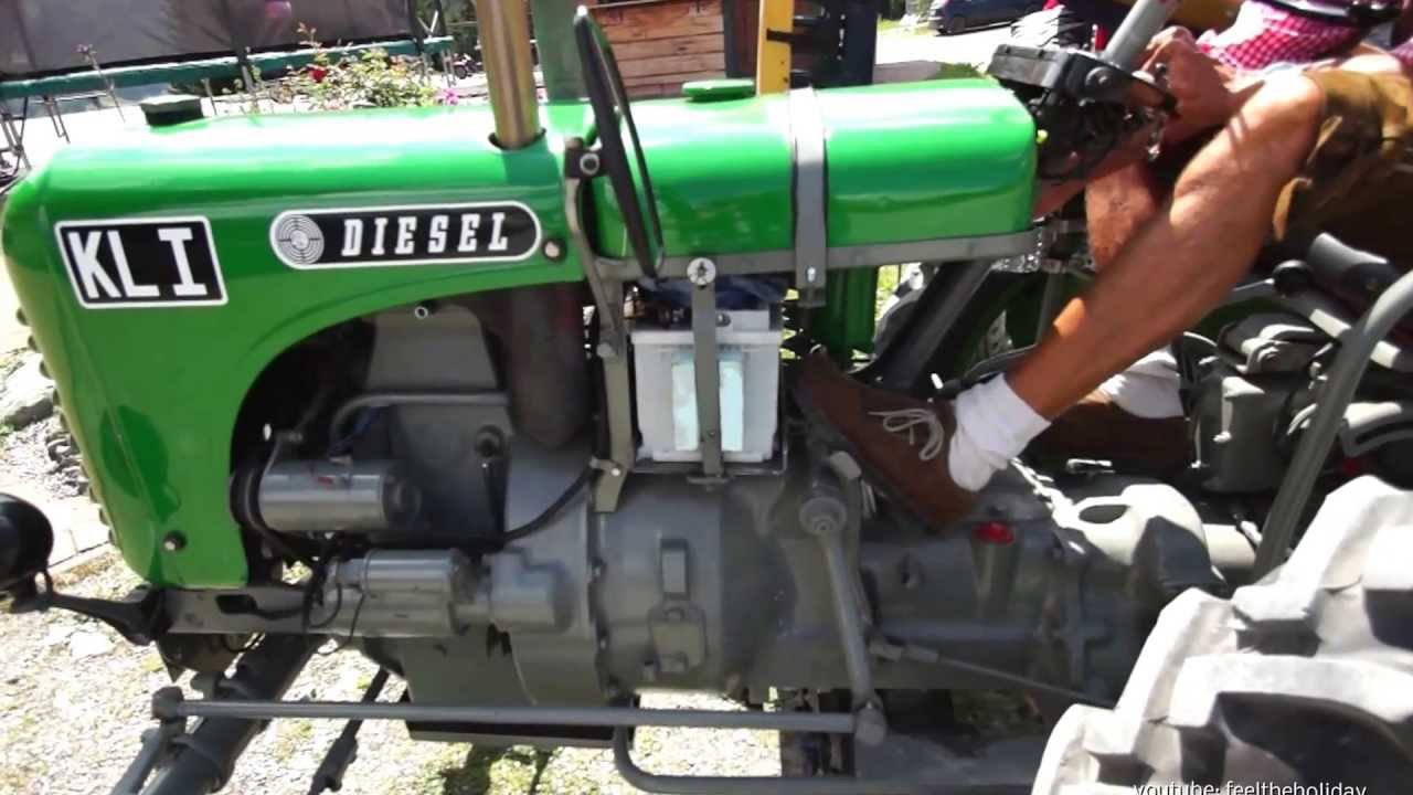OLDTIMER TRACTOR start MORE THAN 60 YEARS OLD ORIGINAL SOUND OF THE BEAUTY